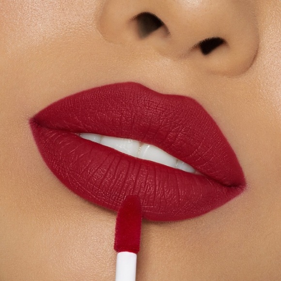 KYLIE COSMETICS ‘Bite Me’ Matte Lip Kit - Picture 4 of 4